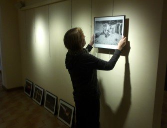 Ultimant l’exposició «Amb ulls saltencs»